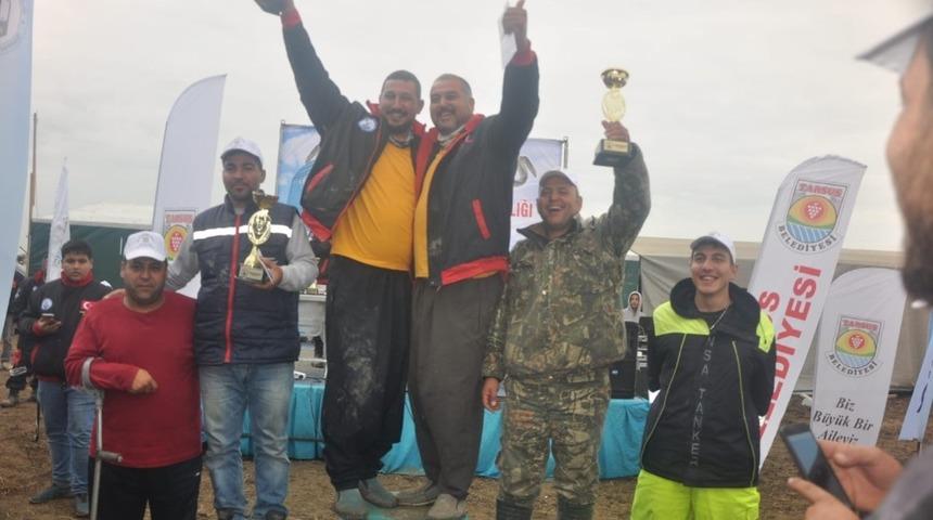 Tarsus&rsquo;ta Yılan Balığı Yakalama Yarışması