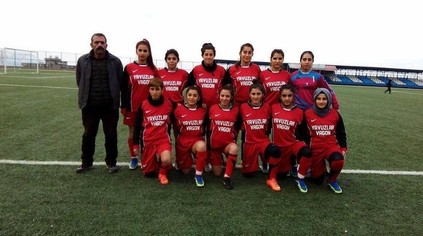 Bayan futbol takımı destek bekliyor