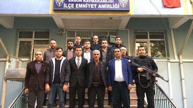 Kahraman polisin babası Sason’da şehit yakınlarıyla bir araya geldi