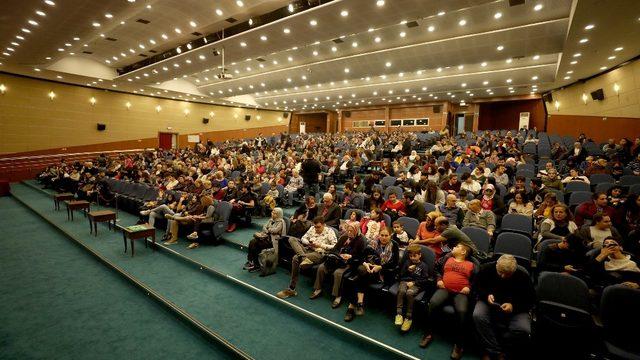 Mersin’de ’Pişti’ isimli tiyatro oyunu büyük ilgi gördü