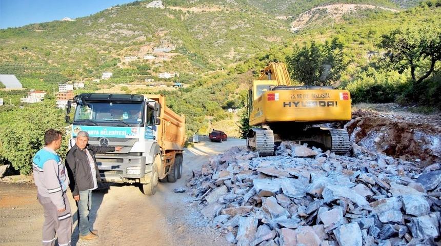 Alanya Cikcilli&rsquo;de yol a&ccedil;ma &ccedil;alışması