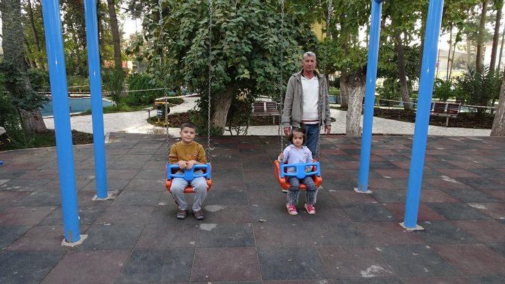 Güneydoğulu çocukların parkta güneş keyfi G1