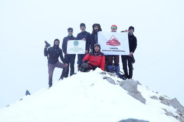 Dağcılardan Kürek Dağı’na tırmanış