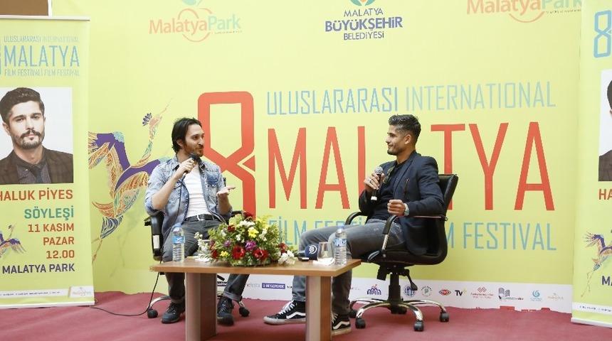 Haluk Piyes &lsquo;Minder S&ouml;yleşileri&rsquo;nin konuğu oldu