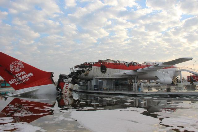 Uçak restorandaki yangın, elektrik akımındaki arızadan çıkmış