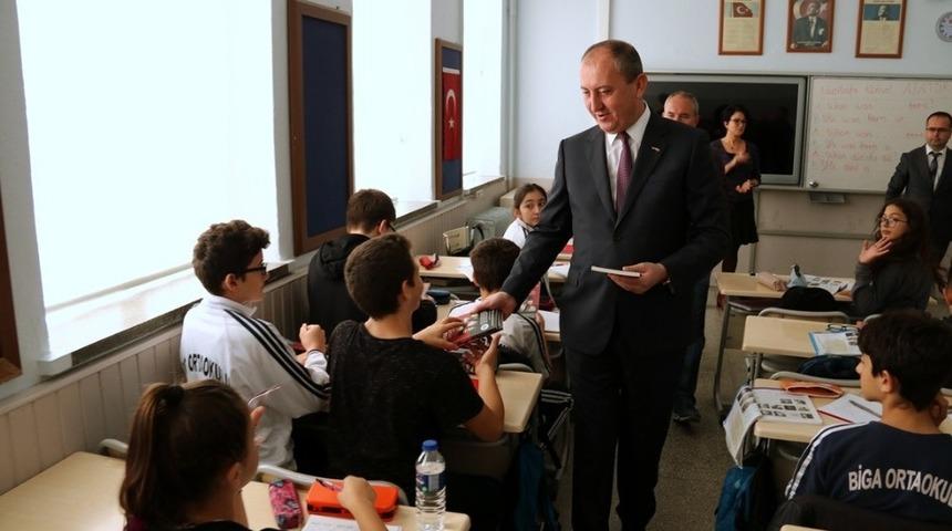 9 ortaokulda Nutuk dağıtıldı