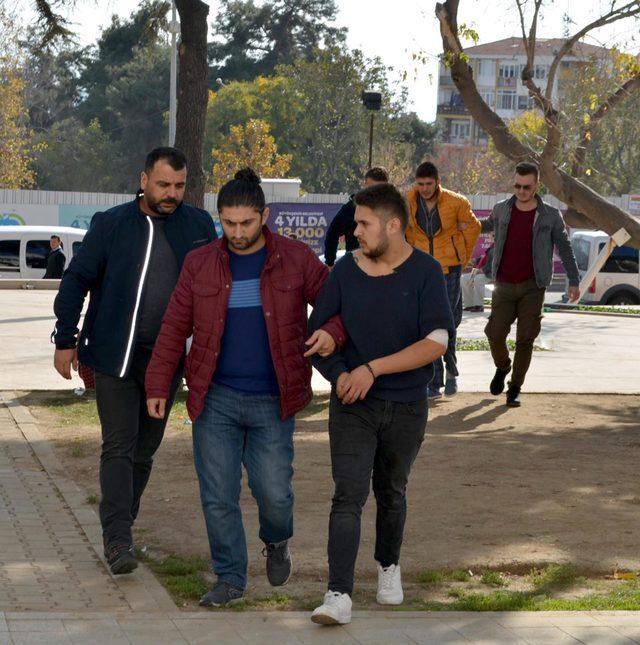 Tartıştıkları kişiyi bı&ccedil;aklayarak &ouml;ld&uuml;ren iki kardeş tutuklandı 1