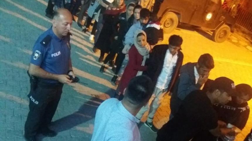 Kamyonet kasasında 80 ka&ccedil;ak şahıs yakalandı