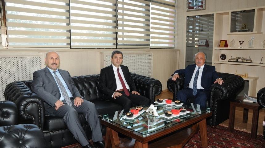 Vali Şahin, Rekt&ouml;r Durmuş&rsquo;u ziyaret etti