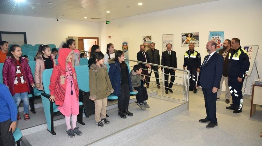 Pekyatırmacı: "&Ccedil;ocuklarımıza trafik bilinci vererek geleceğe hazırlıyoruz"