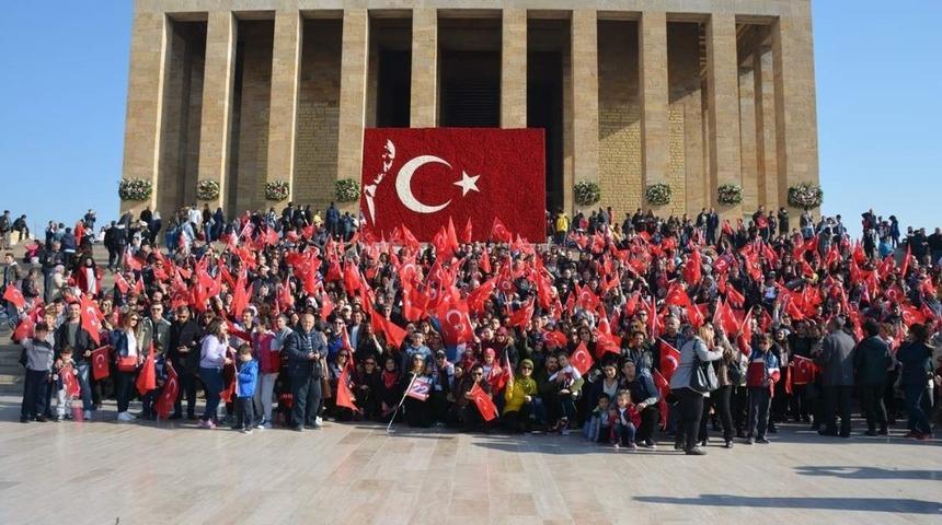 Aliağa Belediyesi&rsquo;nden Anıtkabir&rsquo;e bin 200 kişilik &ccedil;ıkarma