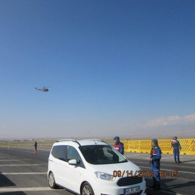 Jandarma, helikopter destekli trafik denetimine devam ediyor