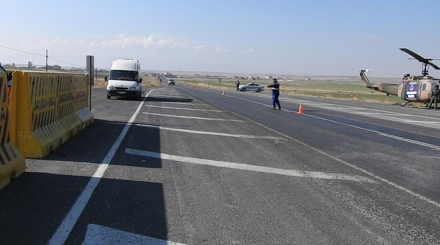 Jandarma, helikopter destekli trafik denetimine devam ediyor