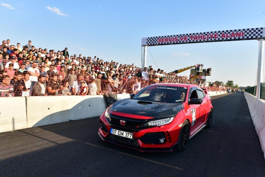 Otomobil tutkunları Kepez&rsquo;de buluştu