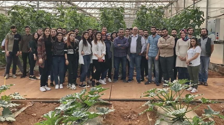 &Uuml;niversite &ouml;ğrencileri tohum &ccedil;eşitlerini inceledi