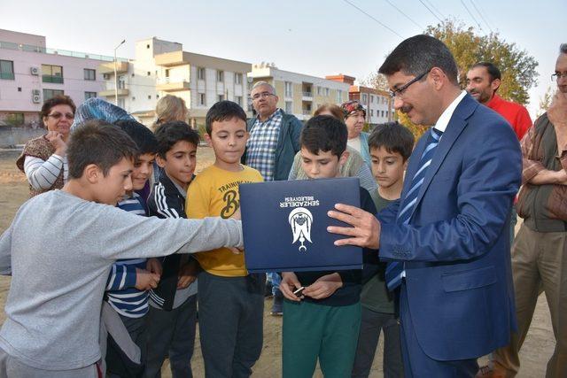 İlk fidanı Başkan Çelik ve çocuklar dikti