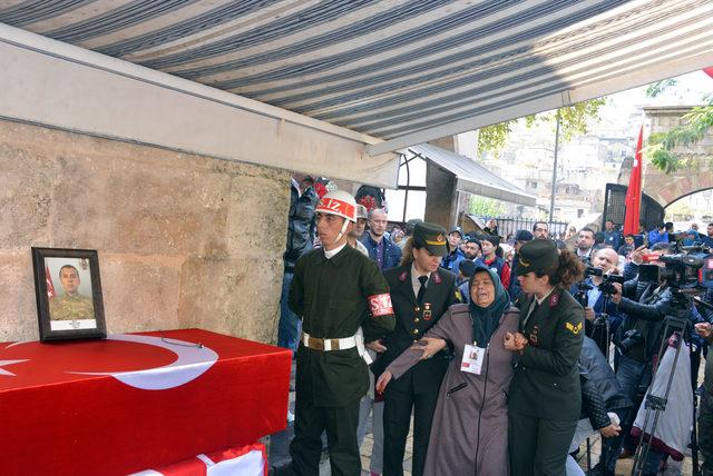 Şehit annesi, oğlunu 'kuzum' diye uğurladı