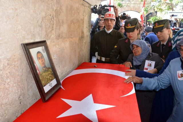 Şehit annesi, oğlunu 'kuzum' diye uğurladı