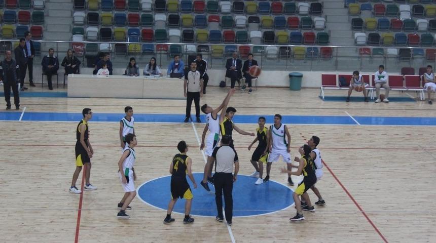 Okul sporlarının a&ccedil;ılışı yapıldı